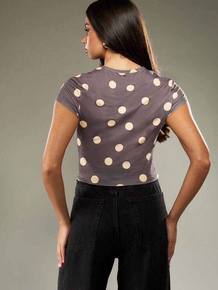 MISSGUIDED Geknöpftes Polka Dot Crop Top mit kurzen Ärmeln, Stehkragen, Sommer Festival Crop Tee, lässige Y2K Mode, anliegendes Baby Tee