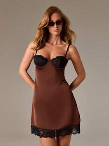 AiiRZ 蕾丝细节迷你吊带裙，内衣风格睡衣派对夜生活时尚缎面棕色秋冬系列 - 咖啡棕 - 查看 1