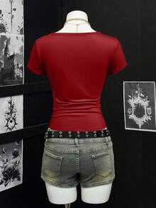 SHEIN Unity Camiseta de mujer con cuello en V transparente, estampada, de manga corta y con botones parciales - Multicolor - Ver 2