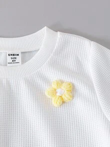 SHEIN Set de 2 piezas: Sudadera de cuello redondo de manga larga con textura floral blanca y pantalones acampanados rosas para niñas, un conjunto lindo y elegante, cómodo para primavera y verano