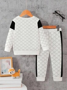 SHEIN Playful Pals 1 套男婴休闲时尚“KING”字母和几何印花长袖运动衫和运动裤套装，秋冬婴幼儿连帽衫套装，适合日常休闲、运动和玩耍 - 彩色 - 查看 2