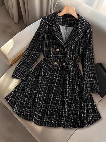 SHEIN Clasi 大码优雅黑白格纹收腰粗花呢套装，女士黑白粗花呢A字西装外套，优雅粗花呢迷你裙，双排扣西装，四季皆宜的粗花呢套装，黑色西装外套，适合办公室、工作、派对和日常穿着，时尚西装外套，A字版型，适合秋冬春季穿着，经典千鸟格纹西装外套，适合商务场合、晚宴和休闲时尚造型