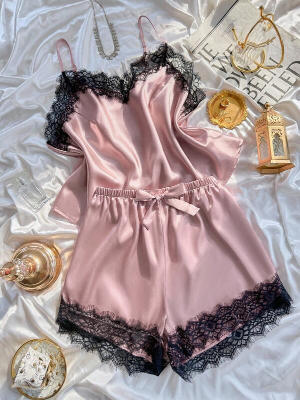 SilkySpell Conjunto de pijama de talla grande con camisa de tirantes de encaje de seda sintética y pantalones cortos