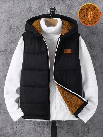 SHEIN 1 Pieza Chaleco acolchado con capucha de color contrastante, forro grueso, decoración con insignia, estilo deportivo universitario retro para niño preadolescente. Abrigo de invierno acolchado adecuado para volver al colegio, fiestas de cumpleaños, fiestas de noche, actuaciones, bodas, bautizos, ceremonias de apertura. Adecuado para uso diario, escuela, viajes, deportes, otoño e invierno. Abrigo de plumón negro vintage gótico Y2k de otoño.