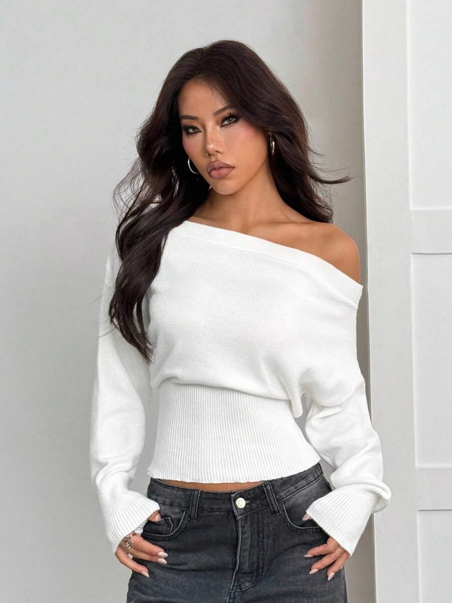 SHEIN PETITE 米色3D立体花卉不对称宽松针织毛衣,浪漫外出之选,秋冬季白色露肩毛衣,不对称肩部长袖上衣,白色针织露肩上衣,秋季 - 白色 - 查看 1