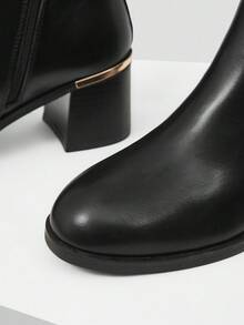 MOTF 女士厚底圆头时尚踝靴，黑色皮革绑带装饰礼服靴，适合圣诞节穿着 - 黑色 - 查看 6