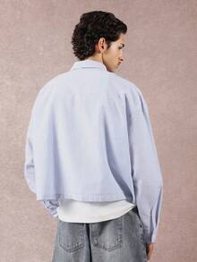 SUMWON Áo sơ mi kẻ sọc in họa tiết cửa sổ Gothic dáng crop fit tay dài, chất liệu cotton pha trộn cỡ lớn, phong cách đường phố giản dị, thu đông, thiết kế tối giản, unisex, lấy cảm hứng từ kiến trúc Pháp cổ điển - Màu xanh lam - Xem 3