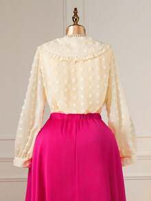 DreamSkyne 大码女式优雅通勤雪纺 3D 绒球镂空彼得潘领纽扣灯笼袖长袖衬衫 - 杏色 - 查看 3