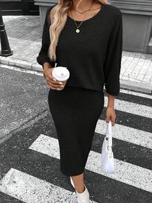 SHEIN LUNE 2 件套：女式蝙蝠袖圆领 T 恤和紧身中长直筒裙，毛绒纹理面料，休闲通勤优雅装扮，秋冬季保暖
