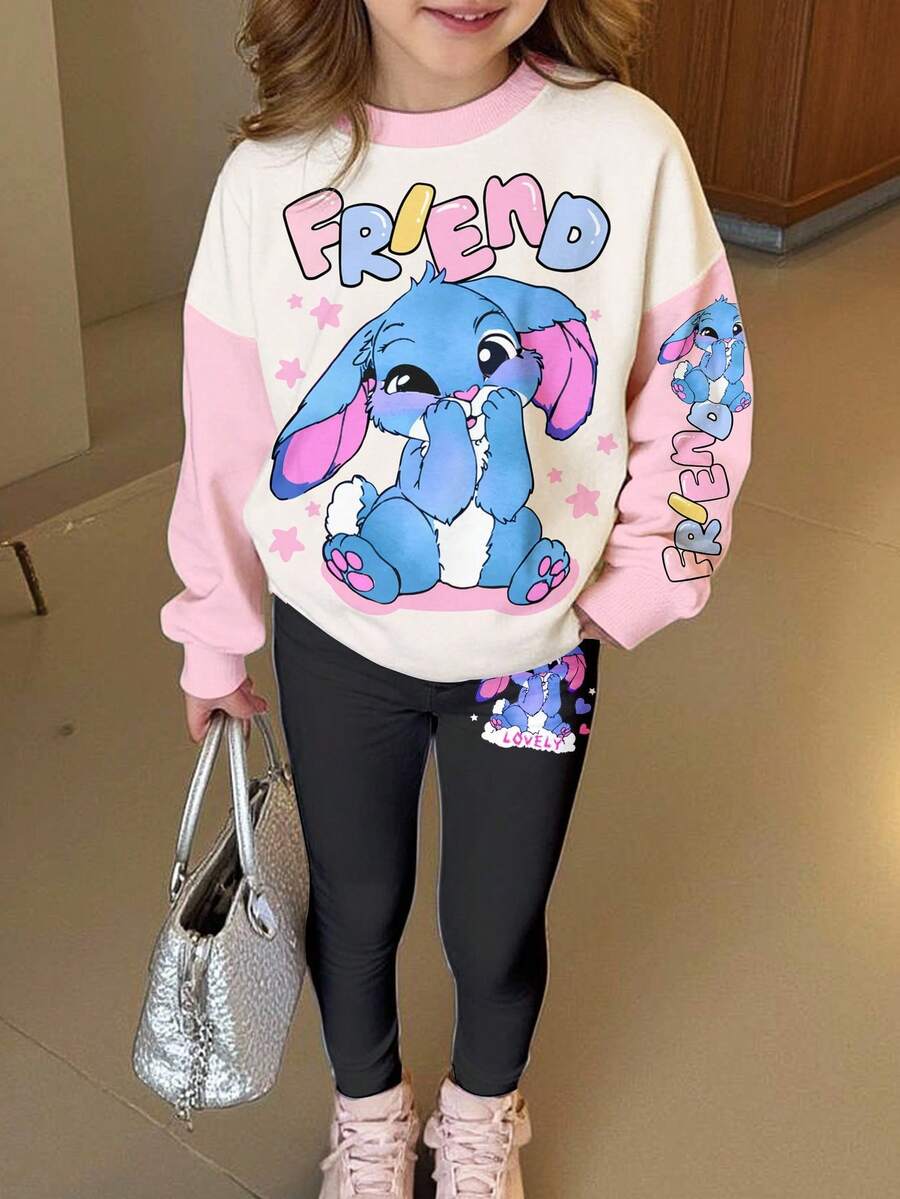 SHEIN 2 件套年轻女孩休闲圆领长袖运动衫和紧身裤套装，饰有可爱卡通蓝兔露露和奶油粉色和奶油白色的针迹图案，适合秋冬季、街头风、休闲校园/运动风格、户外野餐、郊游、街头摄影、家居、校园 - 彩色 - 查看 1