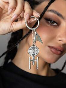 STAR TREK X SHEIN Llavero con dije de aleación de zinc con diseño de nave espacial 3D, color plateado vintage, accesorio de moda y regalo coleccionable