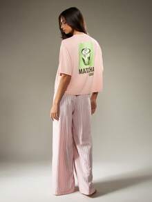 MISSGUIDED Matcha Lover 粉色睡衣套装超大 T 恤搭配条纹休闲裤舒适睡衣冬季睡衣睡前休闲服舒适柔软 - 粉色 - 查看 2