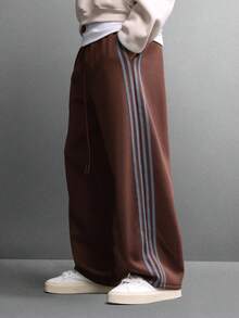 SUMWON 舒适阔腿抓绒运动裤，侧边条纹细节，筒形版型，休闲居家裤，抽绳腰带，秋冬街头风纯色 - 棕色 - 查看 1