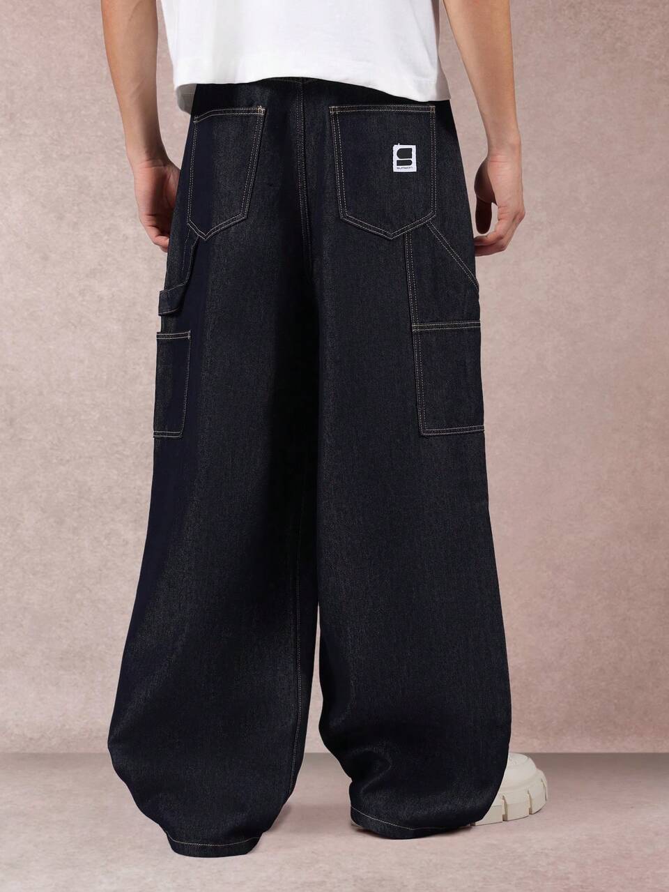 Jeans larghi in denim con tasche multiuso