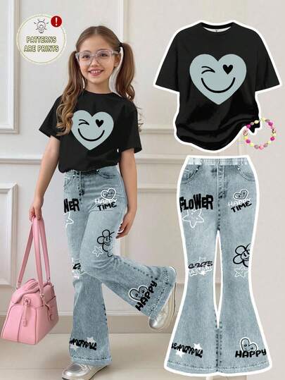 SHEIN Leap Crew 2 件套青少年女孩休闲宽松爱心和笑脸涂鸦印花短袖 T 恤和喇叭裤套装，适合夏季，适合居家、郊游、街拍、校园
