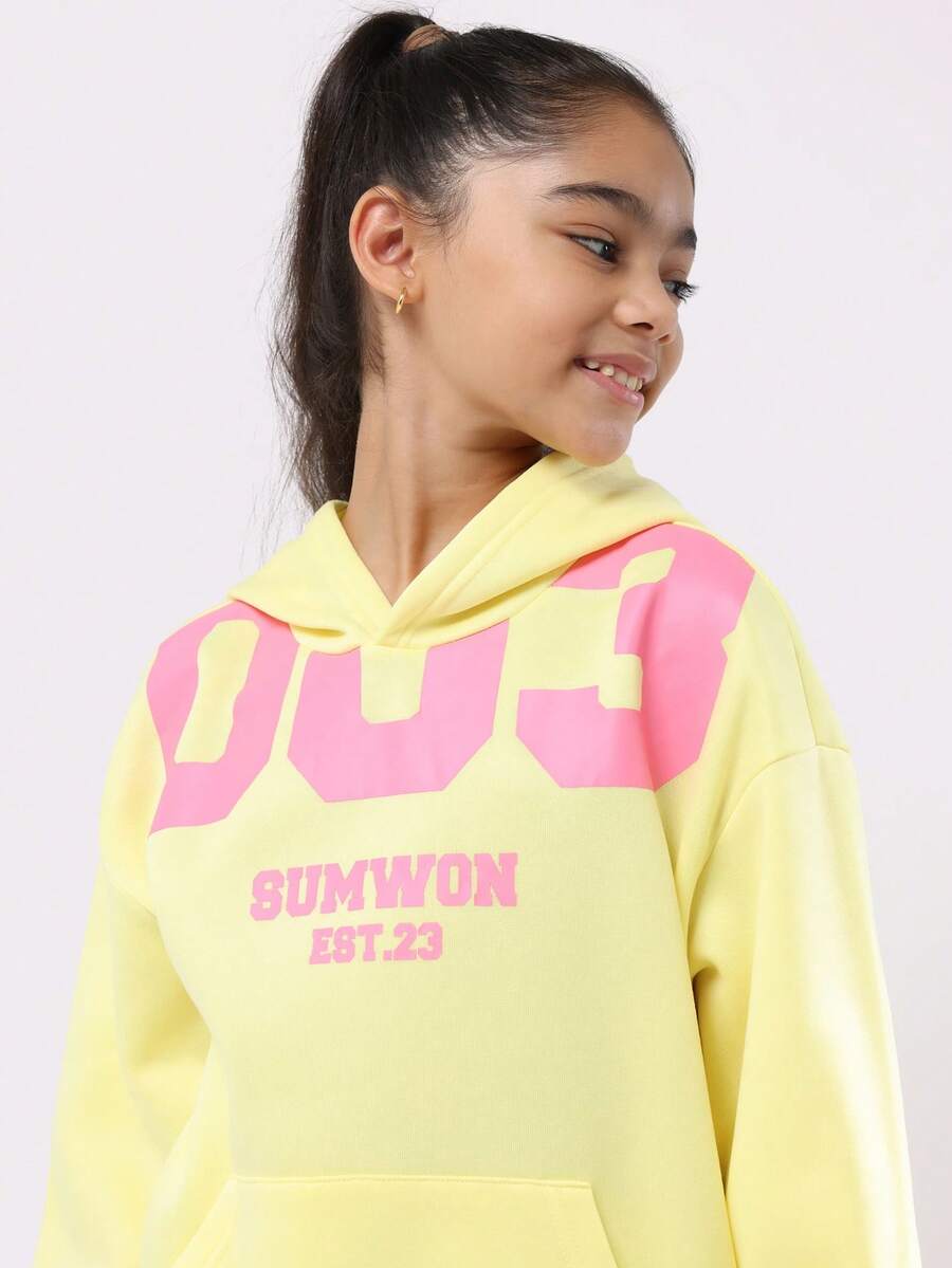 SUMWON Felpa con cappuccio oversize casual con logo pastello e tasca centrale per ragazze pre-adolescenti, abbigliamento sportivo e casual per l'inverno e l'autunno, Collezione EST 23 - Giallo - Visualizzare 1