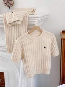 SHEIN EZwear 大码女式骑士刺绣短袖针织上衣和针织混纺裤休闲两件套 - 杏色 - 查看 3
