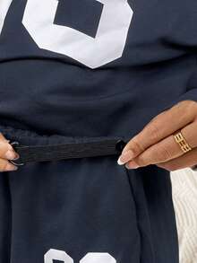 SHEIN 2 件孕妇休闲斜肩数字图案上衣和裤子套装，秋季两件套女士舒适 2 件休闲套装女士运动裤女士套装 2 件休闲套装女士 2 件套服装女士 - 藏蓝色 - 查看 3