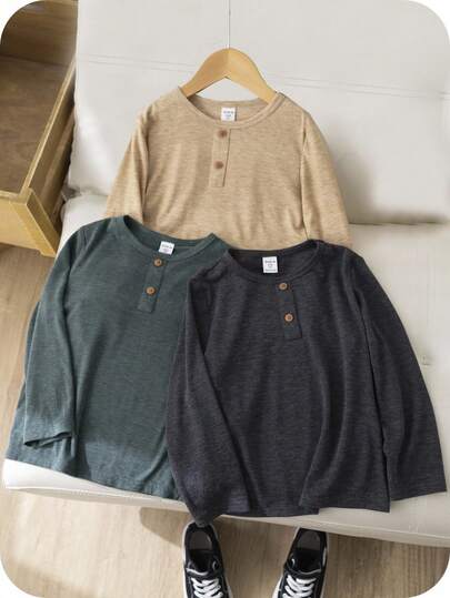 SHEIN 3 piezas Ropa infantil para niños jóvenes, estilo cómodo y casual, camisa Paul con textura y botones de detalle de grano de madera, camiseta de manga larga con cuello redondo y varios colores. Adecuado para usar en casa, salidas casuales, fotografía callejera y tiempo de juego.