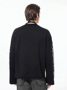 ROMWE MEN Goth Sudadera de cuello redondo de manga larga con estampado gótico para hombre, otoño - Negro - Ver 5