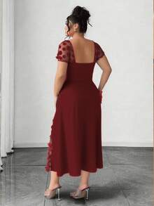 SHEIN PETITE Vestido elegante con cuello cuadrado, volantes en el bajo y abertura lateral - Burdeos - Ver 2
