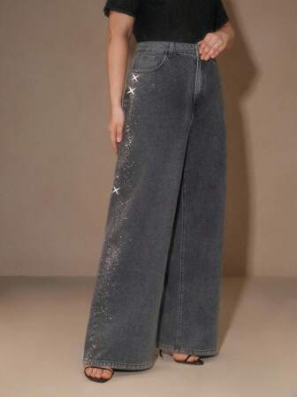 Anewsta Jeans neri a gamba dritta con decorazioni in strass per donna