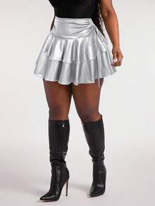 Radiana 大码女式休闲街头时尚弹力银色涂层面料抽绳腰荷叶边迷你裙，适合日常穿着、音乐节、演唱会、狂欢派对、海滩度假、约会之夜、生日、单身派对、夜店等场合，可爱休闲，适合购物、街头风、外出等各种场合，易于搭配，显瘦，凸显身材，修饰身形。 - 銀色 - 查看 3