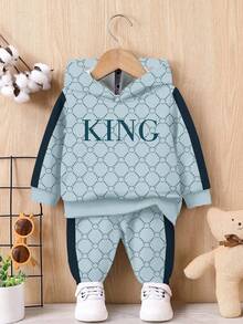 SHEIN Baby Boy Casual Loose Comfortable Knit Soft Classic CB Monogram Print + Cool King Text Print Hoodie Sweatsuit Set, Suitable For Autumn/Winter Fall - Multicolor - View 2