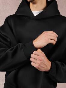 SUMWON 姓名标签风格短款休闲连帽衫都市街头风格涂鸦印花套头衫签名系列秋冬外套 - 黑色 - 查看 4