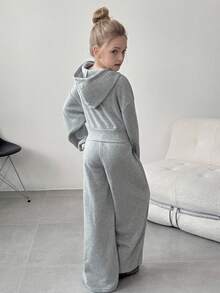 SHEIN Sparklyn Bộ 2 áo khoác nỉ ngắn cho bé gái + quần ống rộng phù hợp, áo khoác có thiết kế cạp chun, thoải mái khi mặc hàng ngày, thích hợp cho các buổi đi chơi và đi học - Xám - Xem 2