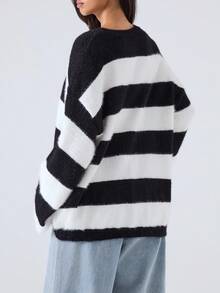 LYSMO 2025新款极简主义秋季女装休闲宽松落肩长袖黑白条纹毛衣，秋季超大条纹毛衣，适合外出、返校、毕业、街头风和斯德哥尔摩风格。 - 黑與白 - 查看 2