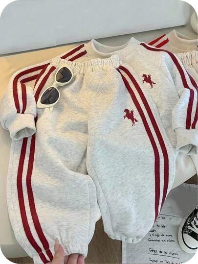 SHEIN 2pcs/Set Toddler/Baby Boy/Girl Autumn/Winter Long Sleeve Sweatshirt And Jogger Pants Set, Comfortable Casual Daily Fashion Sports Style Basic Outfit, Suitable For Indoor, Outdoor, Daily, Sports, Play, Party, Photo Shoot, Holiday, Festival, Tracksuit, Streetwear, Back To School Fall