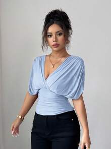 Elenzga 女士春夏网眼弹力针织衬里优雅度假海滩通勤休闲法式浪漫交叉褶皱聚拢肩袖腰部褶皱抽绳荷叶边下摆 T 恤 - 霧霾藍 - 查看 5