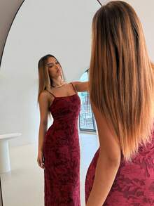 Aloruh Czerwona dzianinowa sukienka z wycięciami