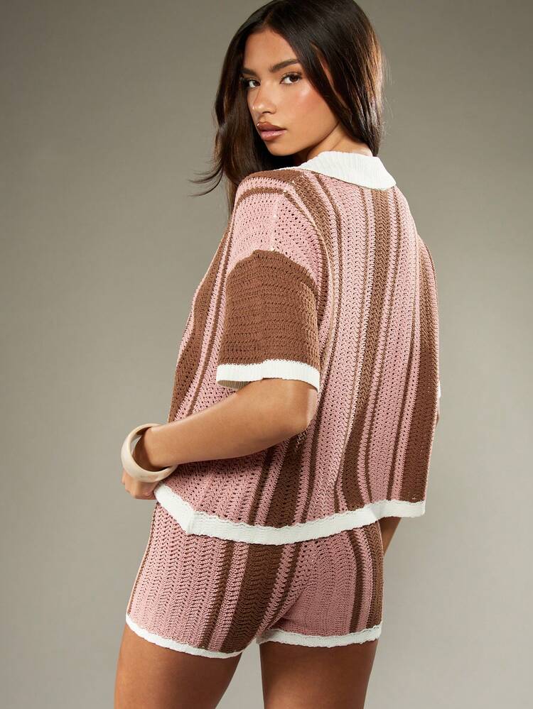 MISSGUIDED Gestrickter gehäkelter Zweiteiler Co Ord Set Nummer 53 gestreiftes V-Ausschnitt Top, hochgeschnittene Shorts, Sommer Lässig Beach Festival Outfit mit Blumen Applikation