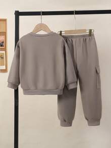 SHEIN Explorewe 2 peças/Conjunto Calça de Moletom e Jaqueta com Capuz Casual de Estilo Escolar para Meninos Pequenos, Volta às Aulas 2025 Roupa Casual Atlética para Crianças - Multicolorido - Visão 2