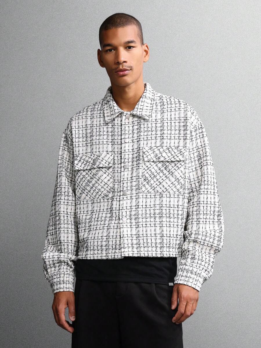 SUMWON 长袖纹理粗花呢衬衫，宽松版型，正面纽扣，白色格纹印花，短款现代街头风格，秋冬上衣