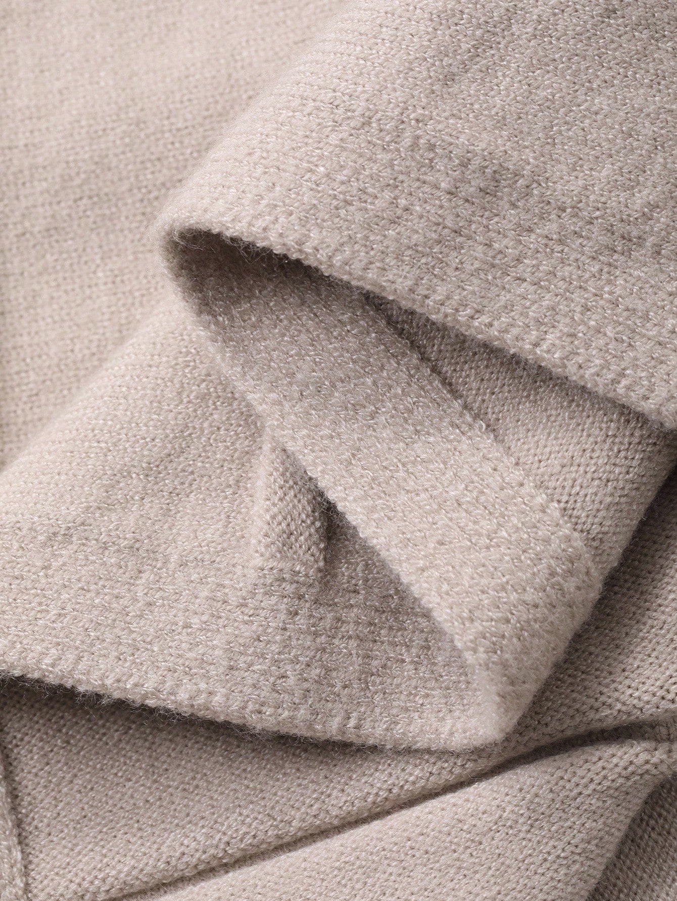 فستان كنزة صوفية أنيق بتصميم ألوان متباينة وياقة م...