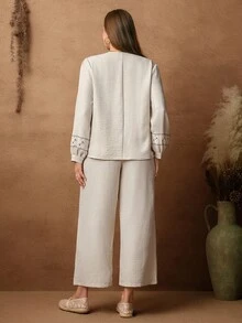 EMERY ROSE 2 Stücke Große Größen Set aus grafisch bedruckter Bluse mit Krawattenausschnitt und weiter Hose mit langen Ärmeln