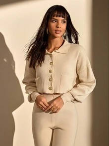 CLARA VERO Elegante set a due pezzi in maglia color crema con dettagli in oro e pantaloni larghi da lounge