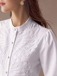 MOTF PREMIUM BLUSA CON BOTONES Y BORDADO - Blanco - Ver 3