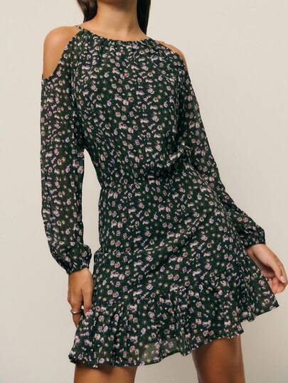 Nöista Đầm trễ vai họa tiết hoa với viền bèo nhún, hoàn hảo cho mùa thu dành cho phái nữ. Kiểu dáng trễ vai thanh lịch phù hợp cho khách dự đám cưới, đa năng cho các lễ hội mùa hè, và đủ trẻ trung để diện trong các bữa tiệc Halloween hoặc trang phục mùa thu.