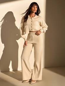 CLARA VERO Elegante set a due pezzi in maglia color crema con dettagli in oro e pantaloni larghi da lounge