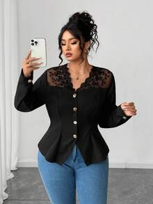 Elenzga 永不过时：哥特式预科风，融入周三元素。拥抱你内心的阴影，展现暗黑女性时尚。大码女式梭织长袖奢华优雅蕾丝拼接斜纹光滑黑色衬衫 - 黑色 - 查看 3