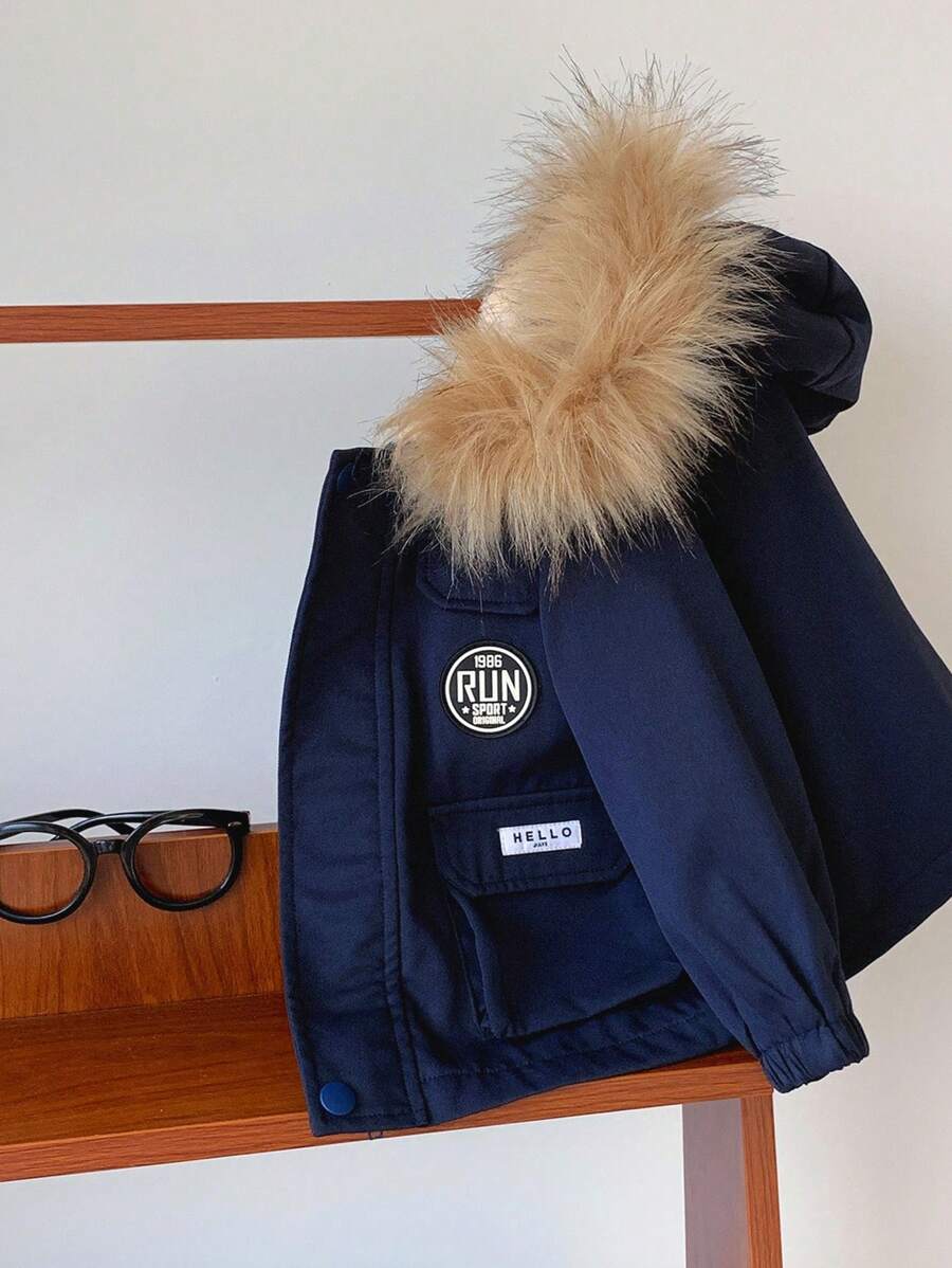 SHEIN 男婴保暖加厚外套,舒适百搭,休闲时尚,日常实用风格,带人造毛领连帽,长袖绗缝外套,适合室内、室外、日常、运动、玩耍、派对、假日、返校季、街头穿搭、秋冬季穿着。 - 藏蓝色 - 查看 1