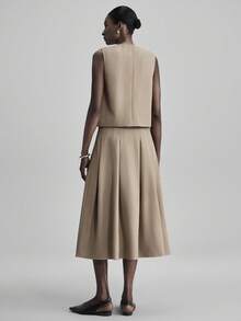 Ontre 2026春夏女装卡其色不对称斜襟金属纽扣设计背心半身套装，优雅适合派对和都市通勤 - 卡其色 - 查看 4