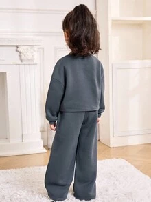 SHEIN 年轻女孩宽松休闲舒适字母刺绣圆领运动衫和裤子套装 - 深灰色 - 查看 2