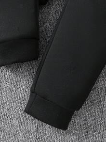 2 件套年轻男孩黑色条纹图案休闲连帽衫和裤子套装，运动百搭，春秋季 - 黑色 - 查看 4