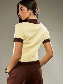 MISSGUIDED Top corto de polo de punto con ajuste cuadrado, estilo retro, con diseño de botones con logotipo bordado en el frente, clásico estilo universitario y preparatorio, moda Y2K para otoño e invierno - Multicolor - Ver 2