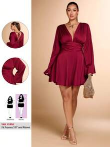 SHEIN Tall CURVE Váy chữ A cổ chữ V bằng vải satin đỏ cỡ lớn phù hợp cho các bữa tiệc và hẹn hò Váy ngắn, trang phục Halloween cho phụ nữ, quần áo mùa đông cho phụ nữ, váy dài tay - Màu Đỏ Sâu - Xem 1